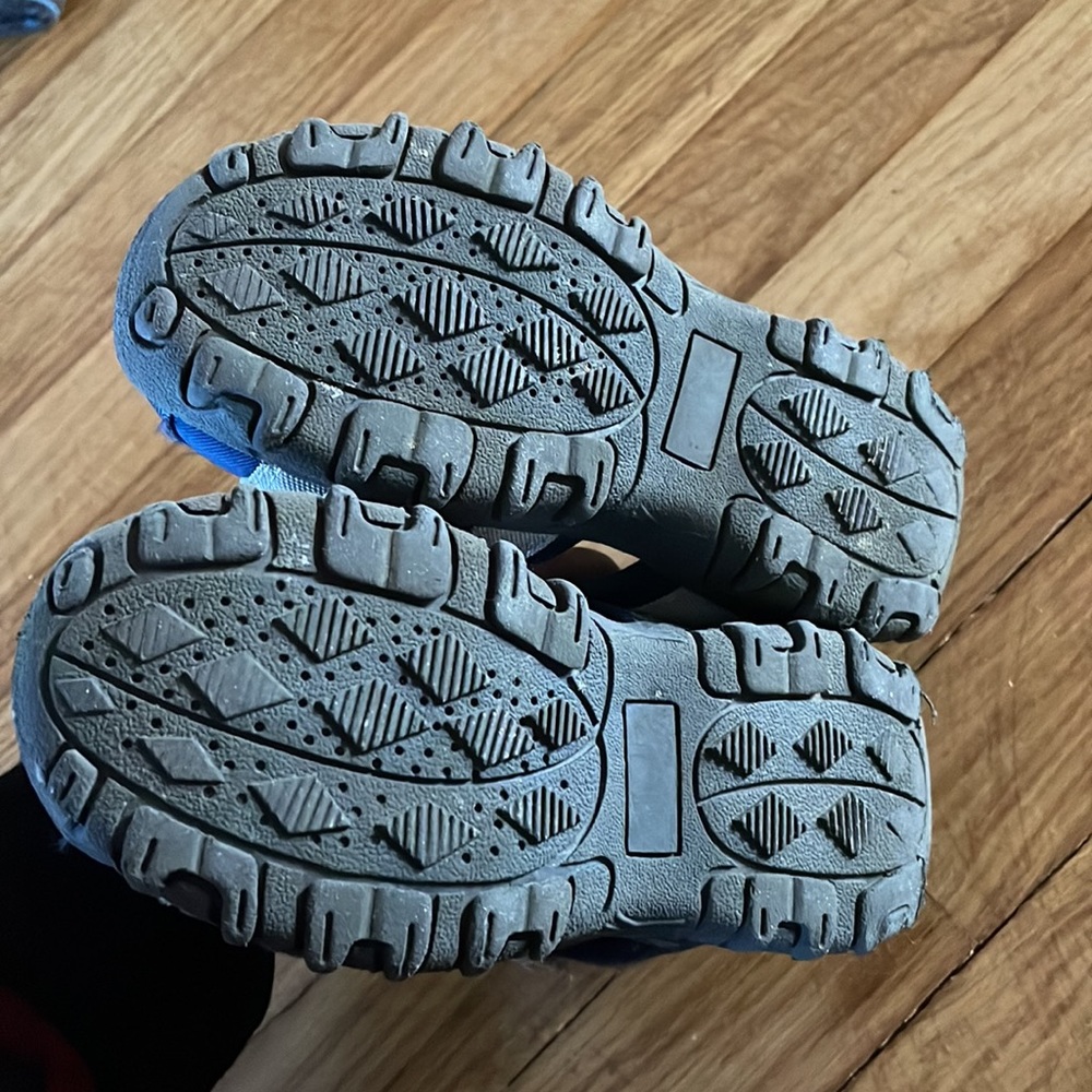 ** 3/$10 ** Teeny tiny Baby GAP sandals - Picture 4 of 6